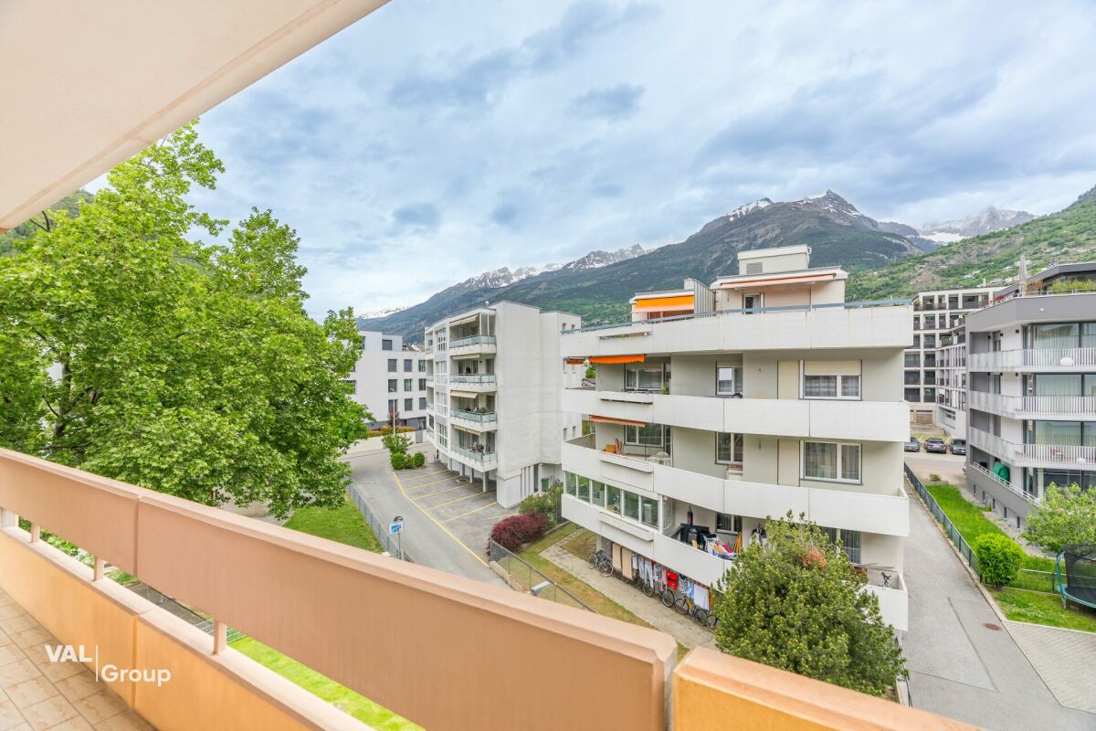 4.5-room apartment, balcony, panoramic view of the mountains