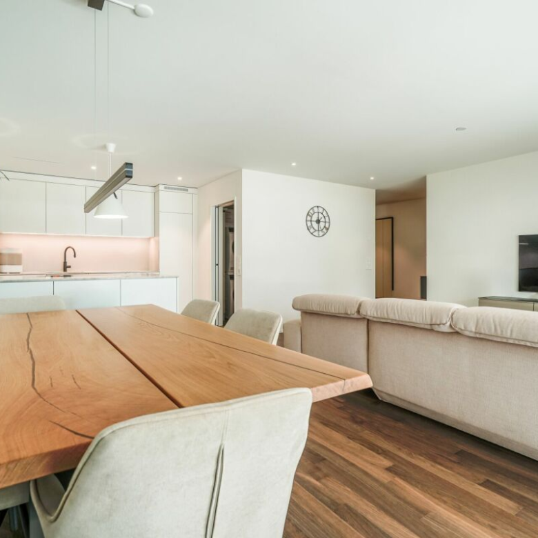 Luxuriöse 3.5-Zimmer-Gartenwohnung mit Smart-Home-System und privatem Fitnessraum