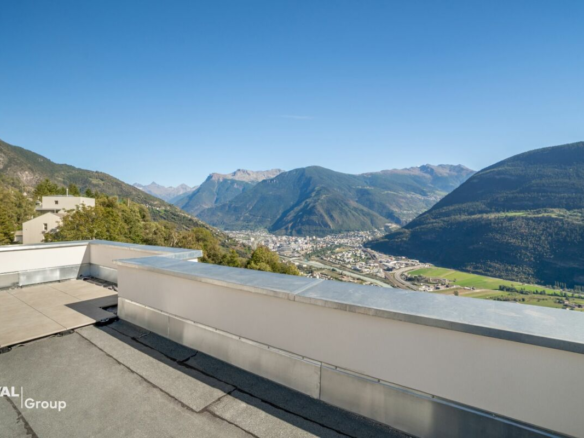 Appartement en attique de 3,5 pièces – Un cadre de vie moderne au-dessus des toits d’Ausserberg