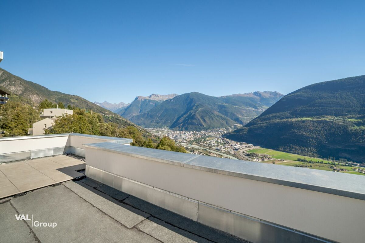 3.5-room attic apartment – Modern living above the roofs of Ausserberg