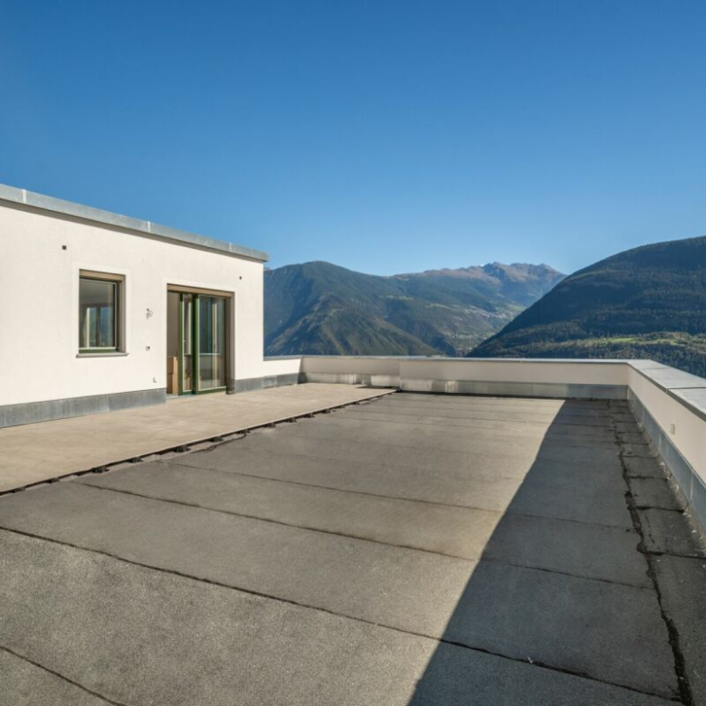 3.5-room attic apartment – Modern living above the roofs of Ausserberg