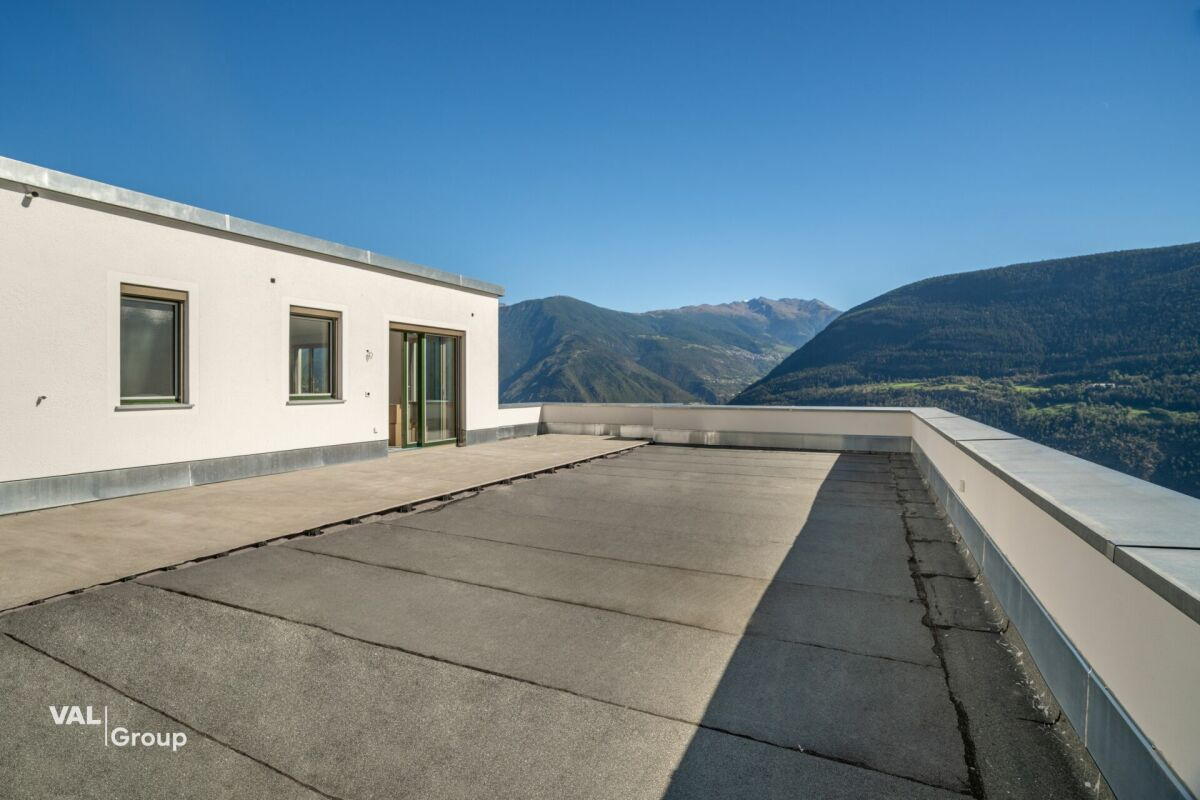 3.5-room attic apartment – Modern living above the roofs of Ausserberg