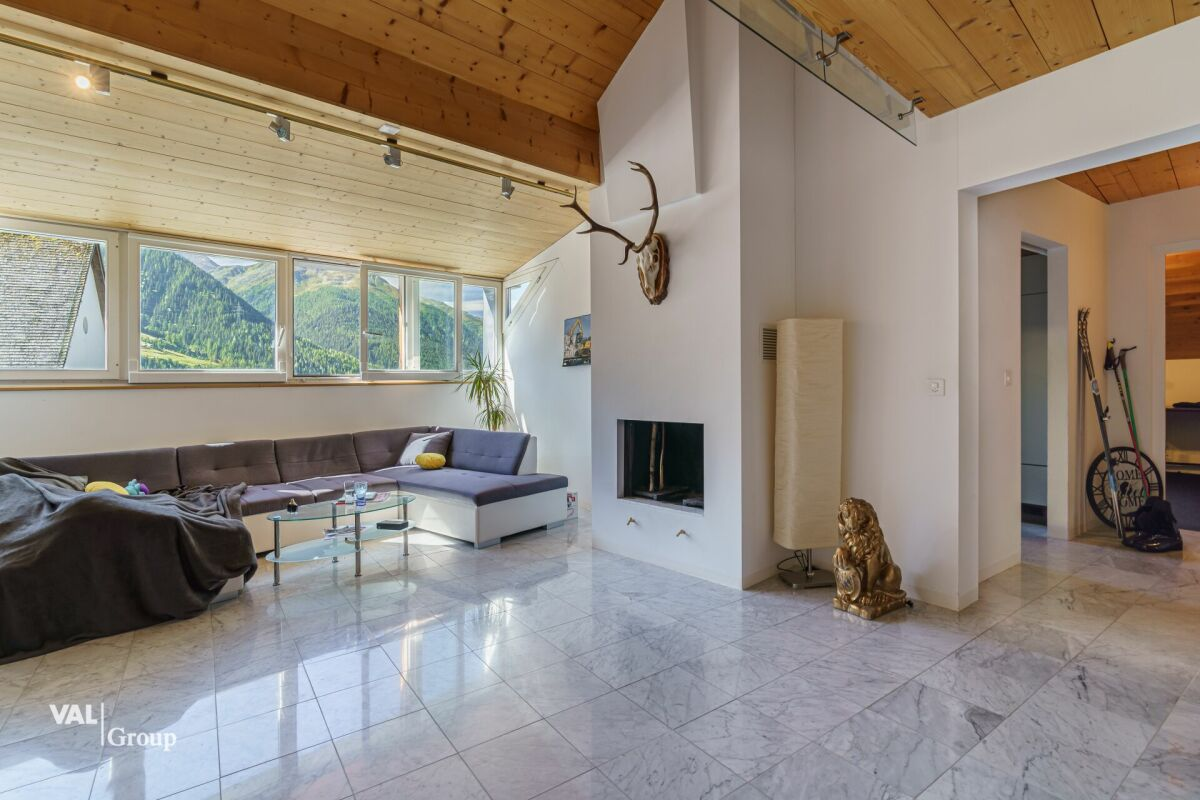 photo-01 An attractive penthouse with a gallery and high-end finishes