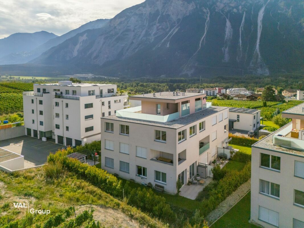 Appartement duplex moderne en attique avec vue panoramique sur la montagne