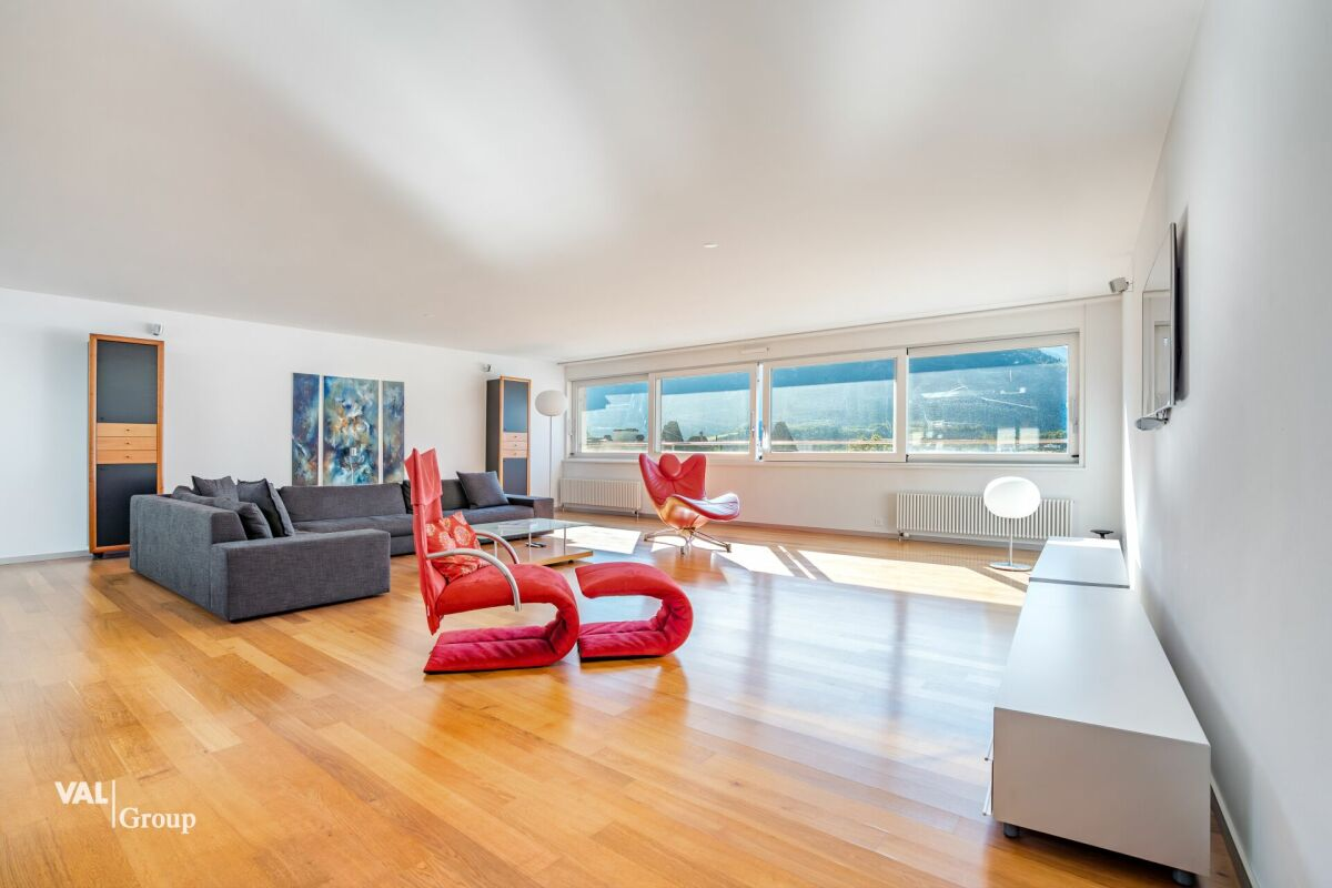 Penthouse duplex with rooftop terrace in the heart of the city