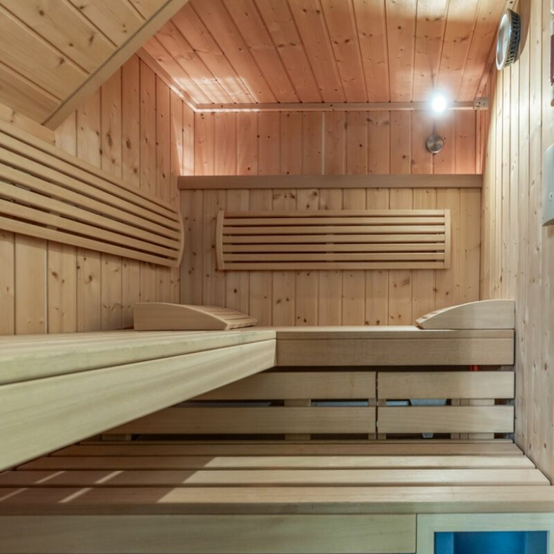 Appartement-penthouse exclusif de 4,5 pièces avec une grande terrasse et un sauna à Viège