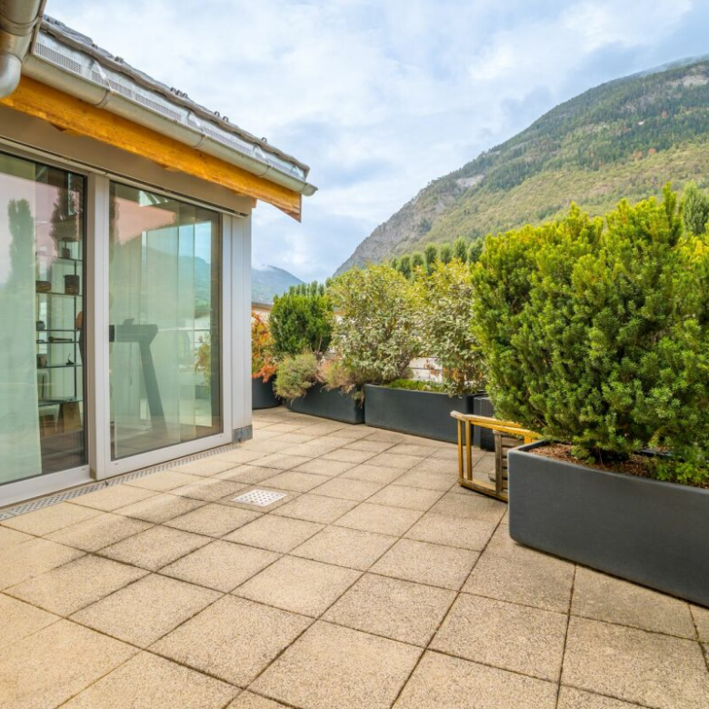 Appartement-penthouse exclusif de 4,5 pièces avec une grande terrasse et un sauna à Viège