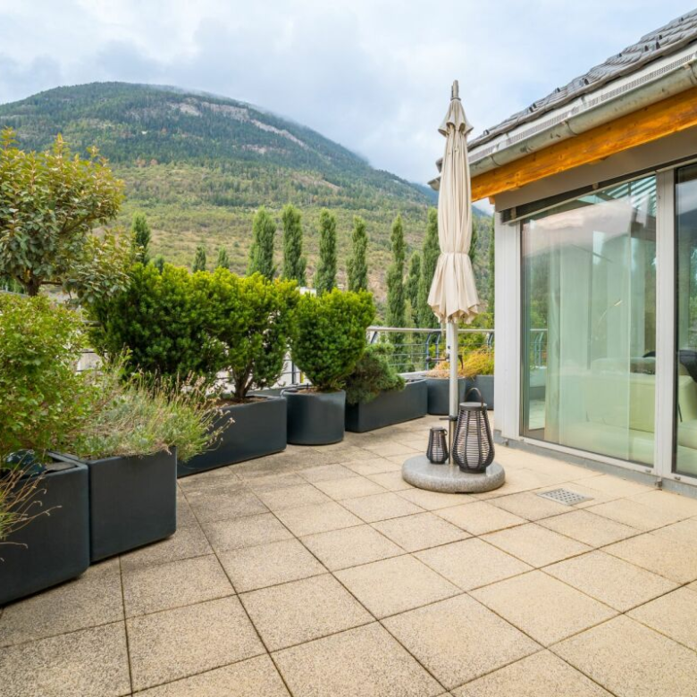 Appartement-penthouse exclusif de 4,5 pièces avec une grande terrasse et un sauna à Viège
