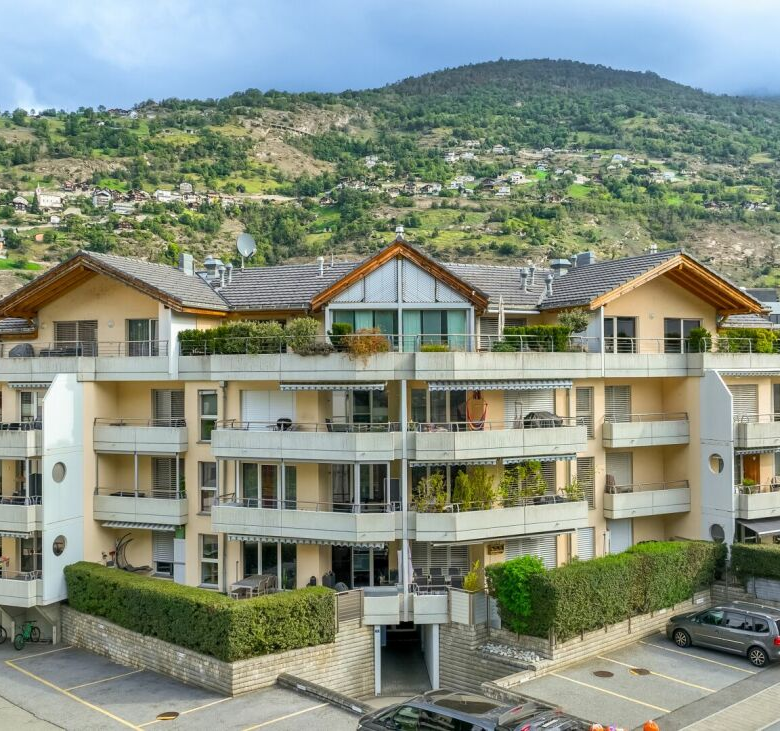 Appartement-penthouse exclusif de 4,5 pièces avec une grande terrasse et un sauna à Viège