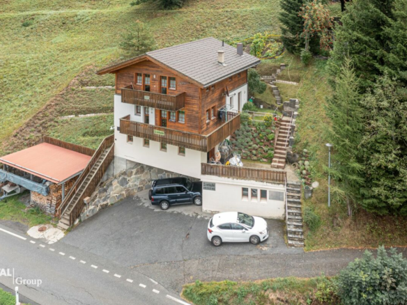 Geräumiges Gebäude in grüner Umgebung