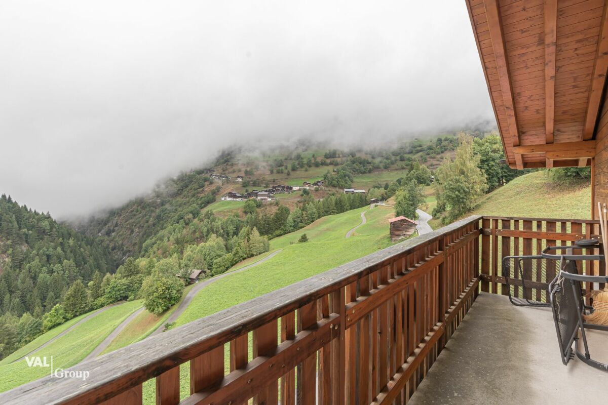 Geräumiges Gebäude in grüner Umgebung