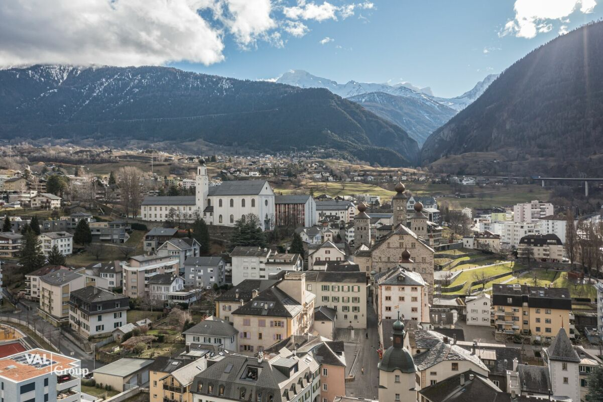 Characteristic house with loft to rent in Brig-Glis: central, bright and versatile