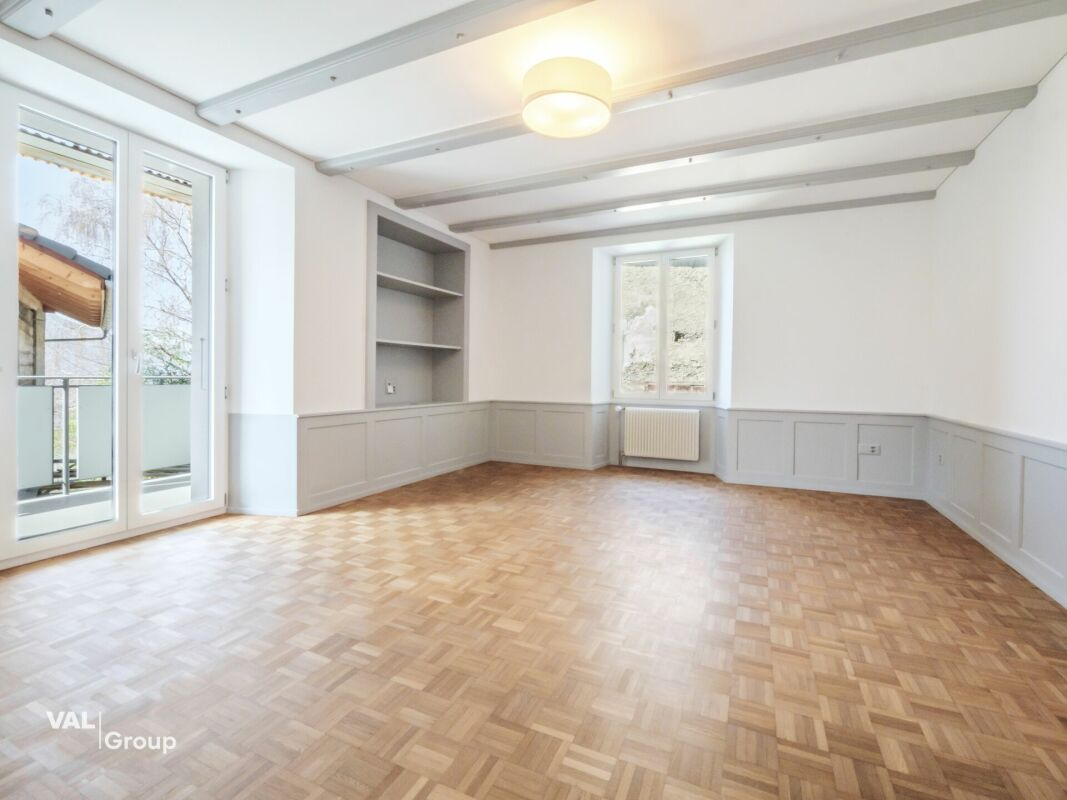 Appartement rénové de 4,5 pièces dans un immeuble ancien de charme avec un beau jardin