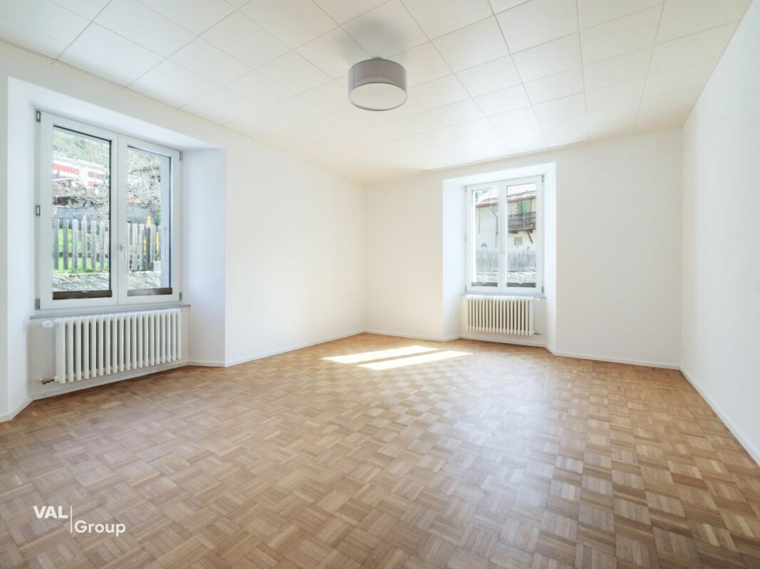 Appartement rénové de 4,5 pièces dans un immeuble ancien de charme avec un beau jardin