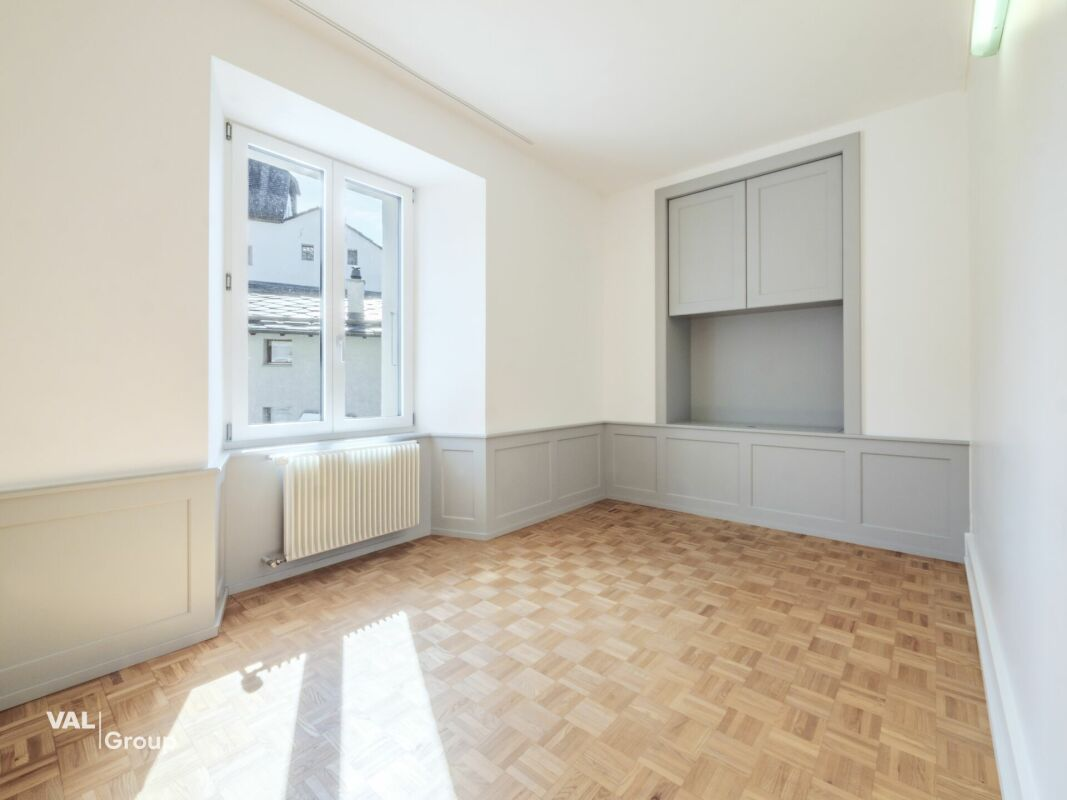 Appartement rénové de 4,5 pièces dans un immeuble ancien de charme avec un beau jardin