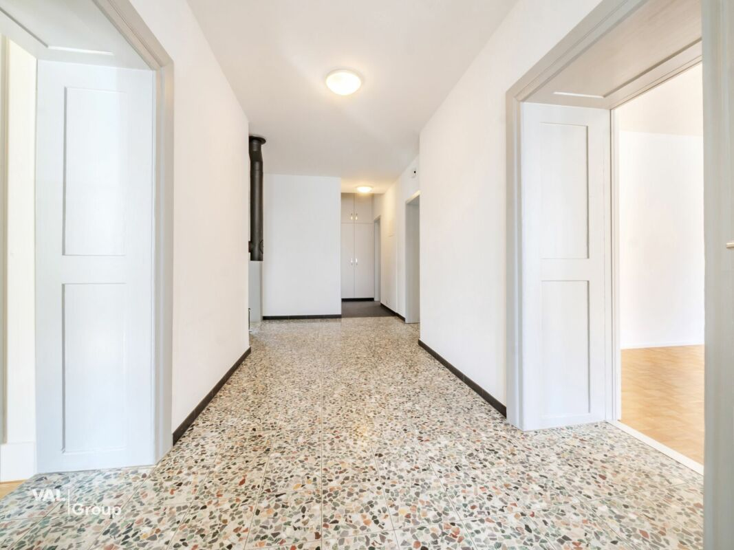 Appartement rénové de 4,5 pièces dans un immeuble ancien de charme avec un beau jardin