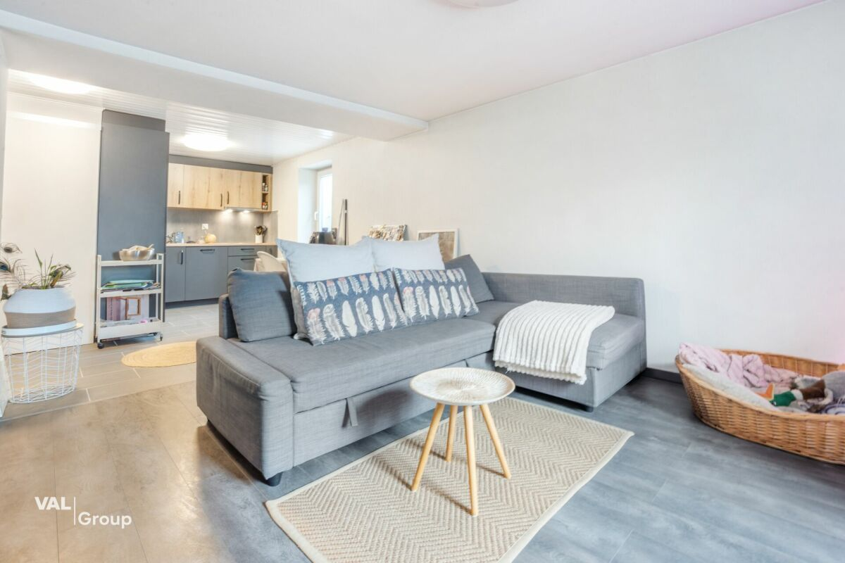 Kleines Mehrfamilienhaus mit 3 Wohnungen à 2,5 Zimmer im Herzen des Dorfes, mit einer Bruttorendite von 4,5 %