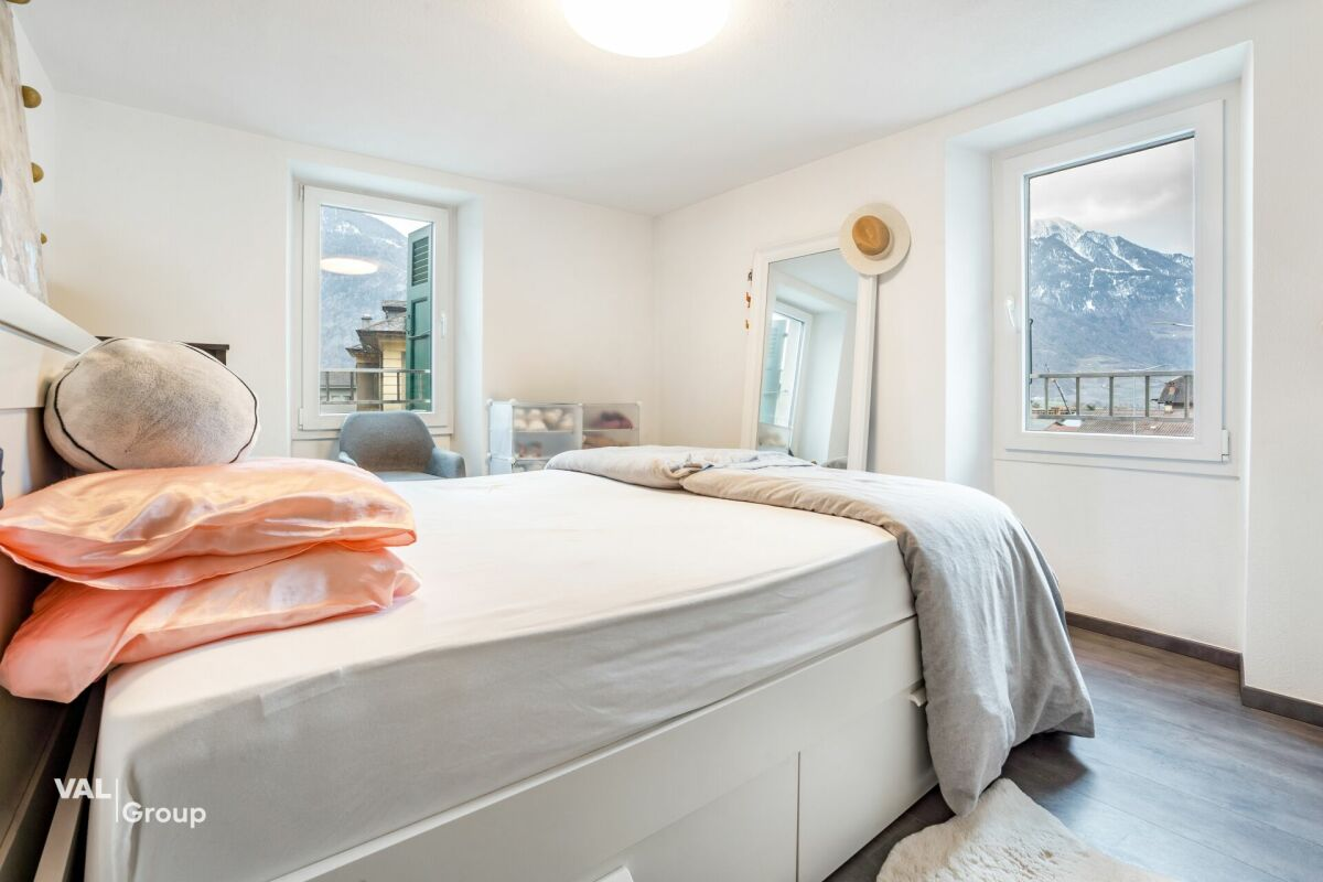 Kleines Mehrfamilienhaus mit 3 Wohnungen à 2,5 Zimmer im Herzen des Dorfes, mit einer Bruttorendite von 4,5 %
