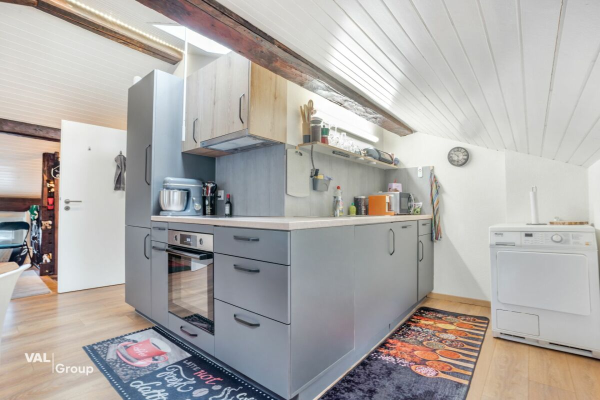 Kleines Mehrfamilienhaus mit 3 Wohnungen à 2,5 Zimmer im Herzen des Dorfes, mit einer Bruttorendite von 4,5 %