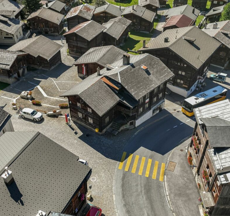 Immeuble d'habitation au charme rétro, projet de rénovation offrant des possibilités d'exploitation rentables