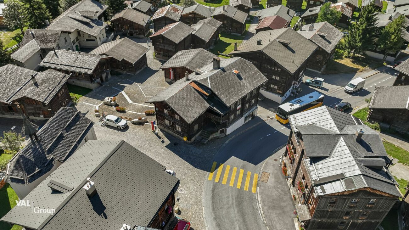 Immeuble d'habitation au charme rétro, projet de rénovation offrant des possibilités d'exploitation rentables