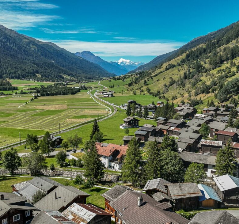 Immeuble d'habitation au charme rétro, projet de rénovation offrant des possibilités d'exploitation rentables