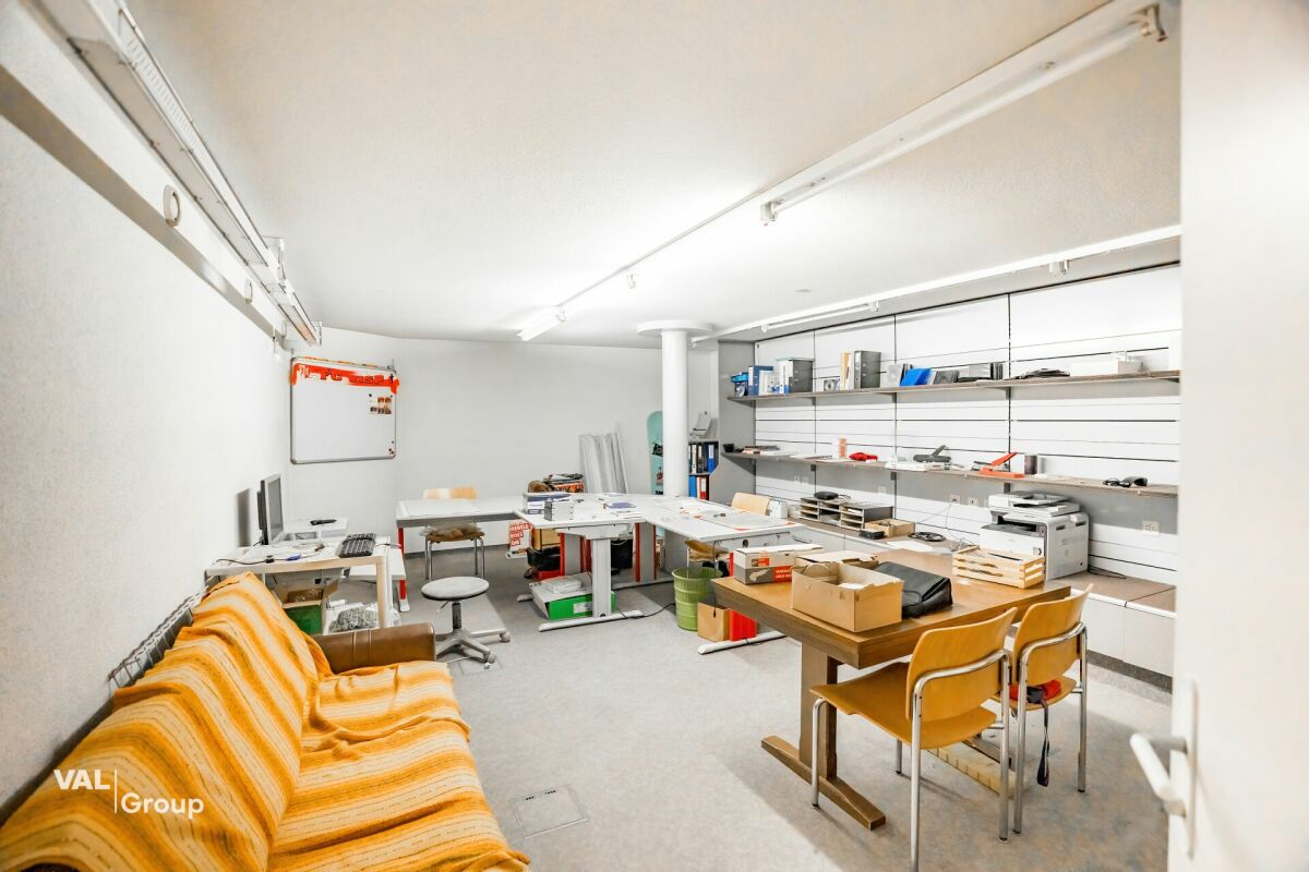 Immeuble attrayant comprenant un rez-de-chaussée et un sous-sol, bénéficiant d'un emplacement privilégié en centre-ville à Viège