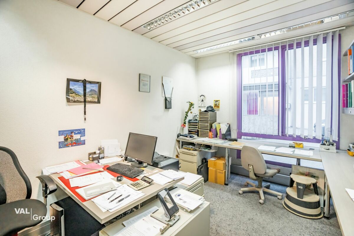 Immeuble attrayant comprenant un rez-de-chaussée et un sous-sol, bénéficiant d'un emplacement privilégié en centre-ville à Viège