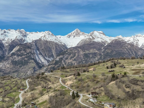 Terrain à bâtir idéalement situé dans un cadre attrayant et propice à la vie de famille