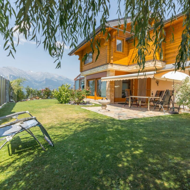 Chalet with exceptional panorama, enhanced by love and passion