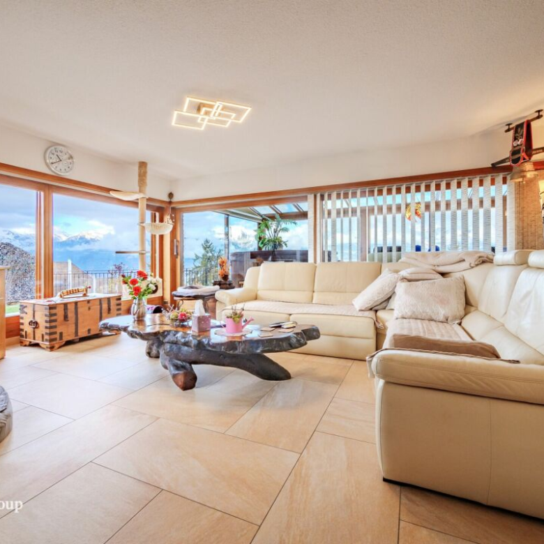 Chalet with exceptional panorama, enhanced by love and passion