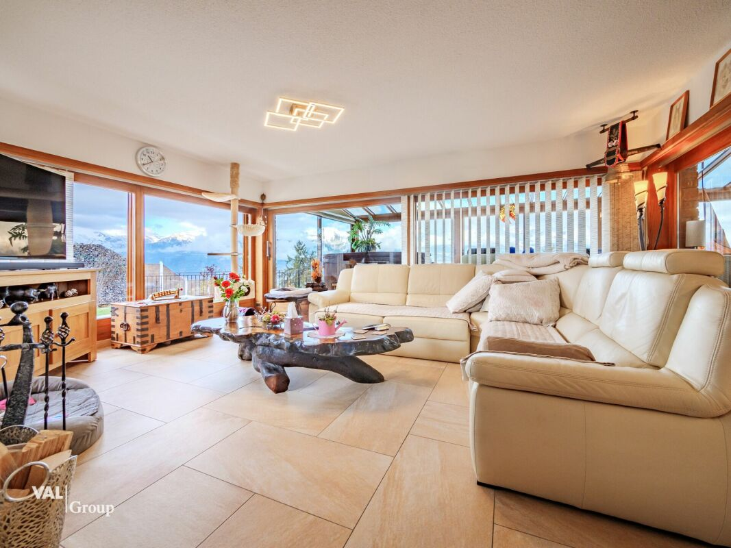 Chalet with exceptional panorama, enhanced by love and passion