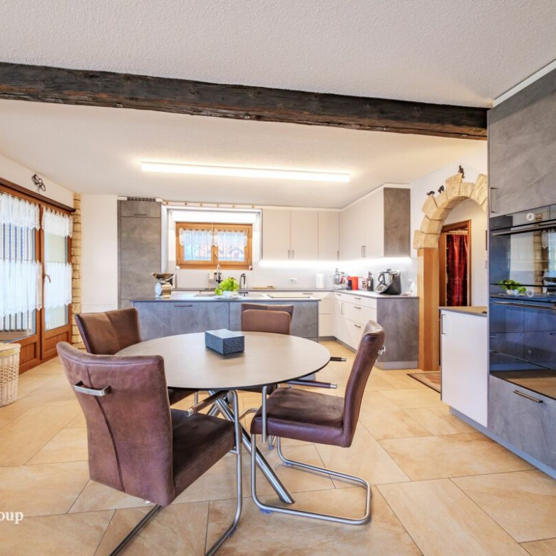 Chalet with exceptional panorama, enhanced by love and passion