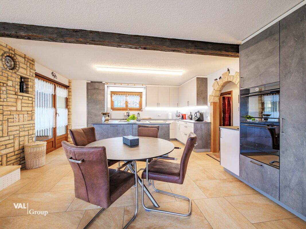 Chalet with exceptional panorama, enhanced by love and passion