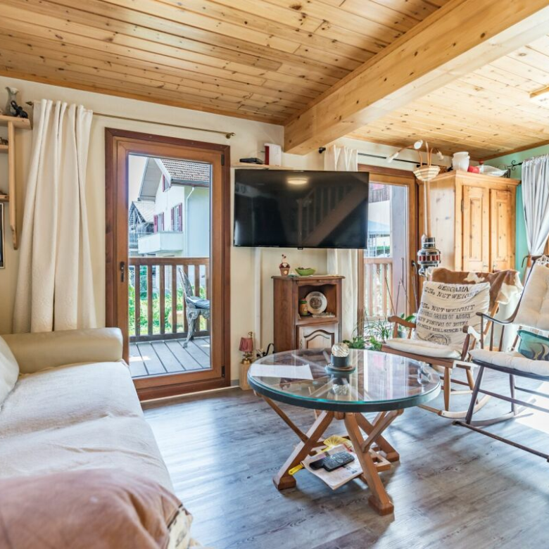 Charmant petit chalet avec un grand jardin, en plein cœur du village