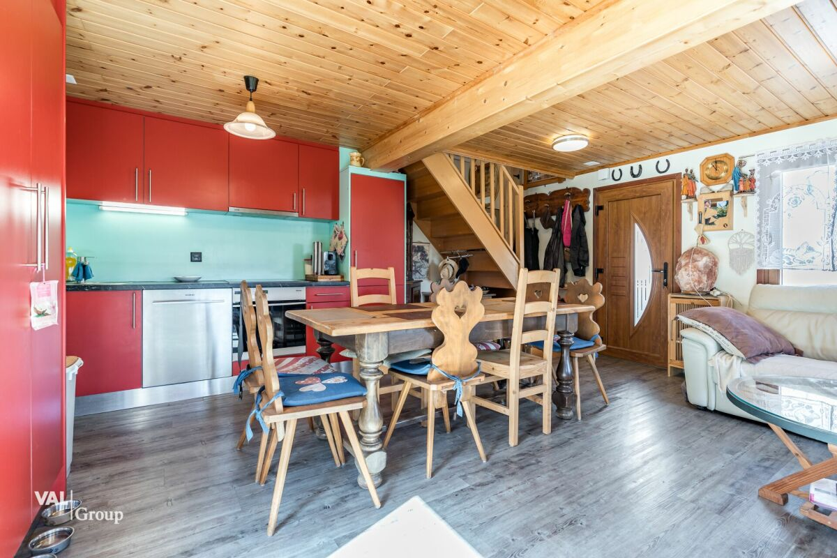 Charmant petit chalet avec un grand jardin, en plein cœur du village