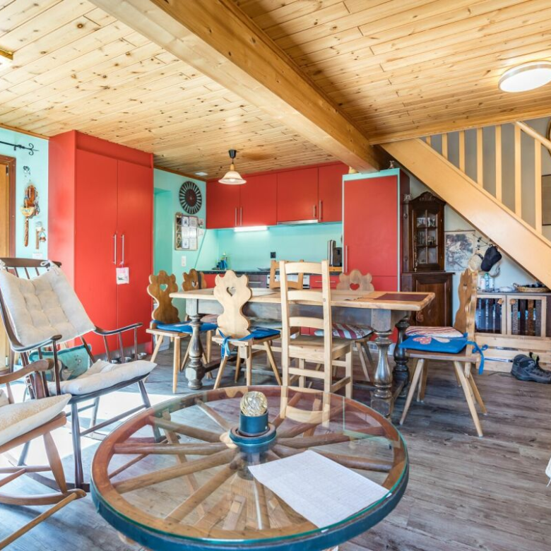 Charmant petit chalet avec un grand jardin, en plein cœur du village