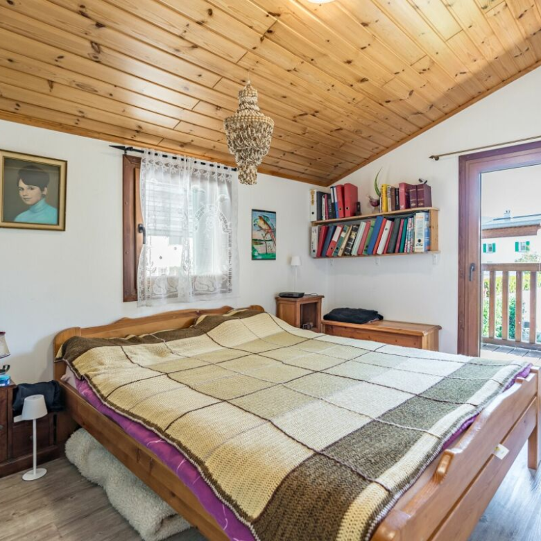 Charmant petit chalet avec un grand jardin, en plein cœur du village
