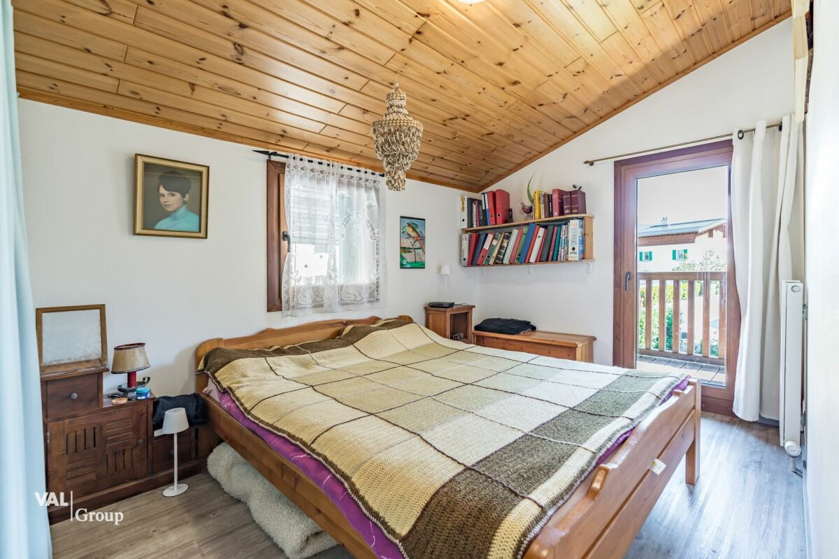 Charmant petit chalet avec un grand jardin, en plein cœur du village
