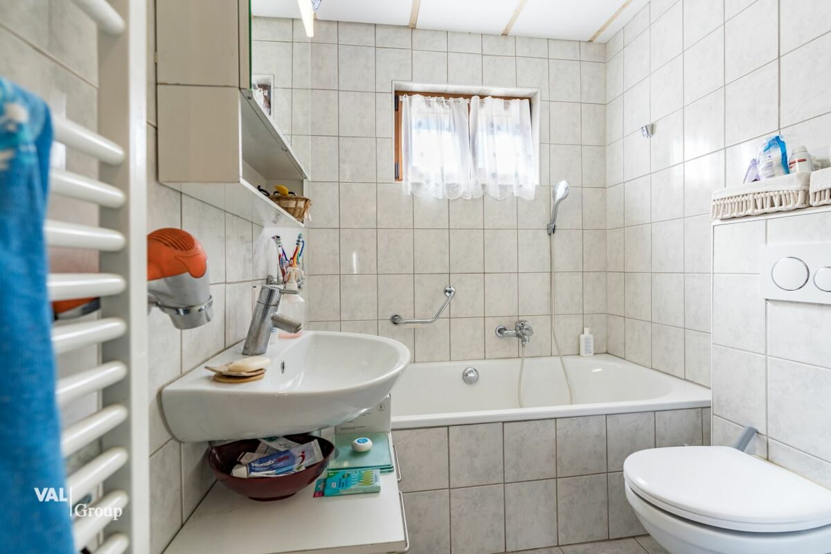 Charmant petit chalet avec un grand jardin, en plein cœur du village
