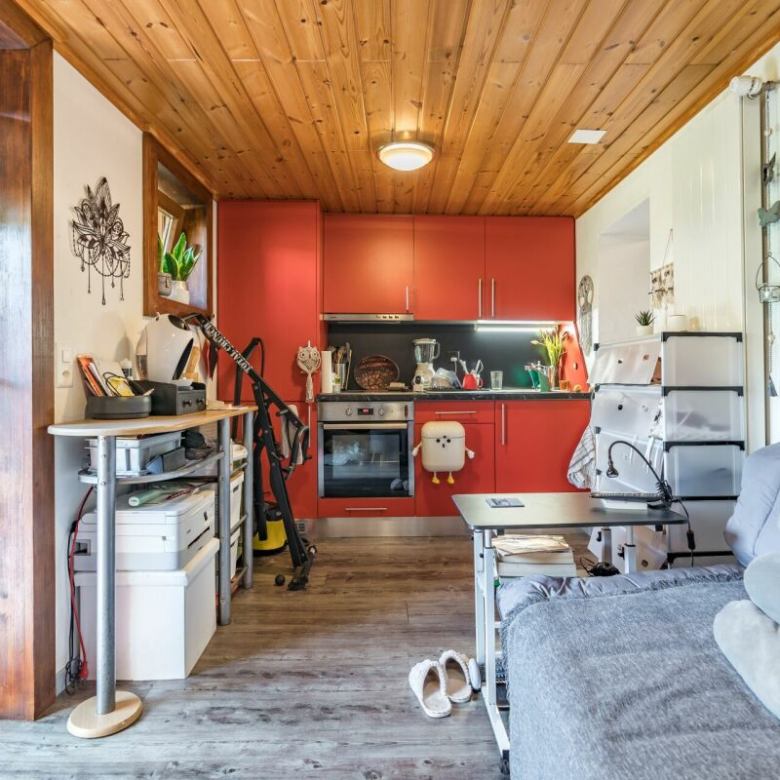 Charmant petit chalet avec un grand jardin, en plein cœur du village