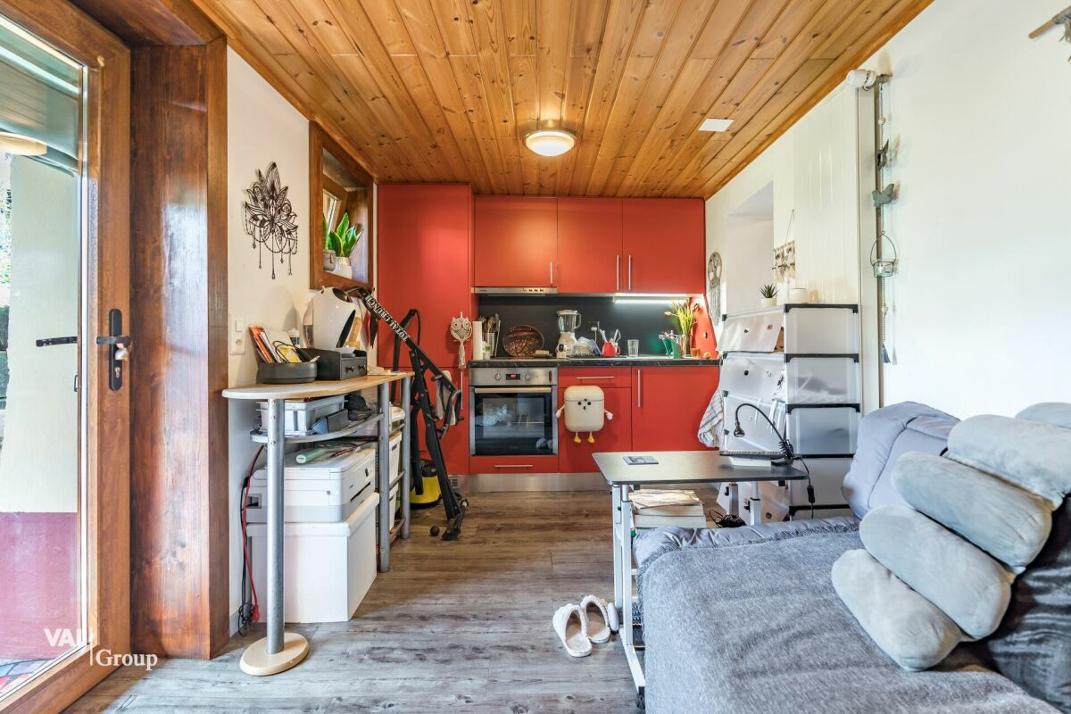 Charmant petit chalet avec un grand jardin, en plein cœur du village
