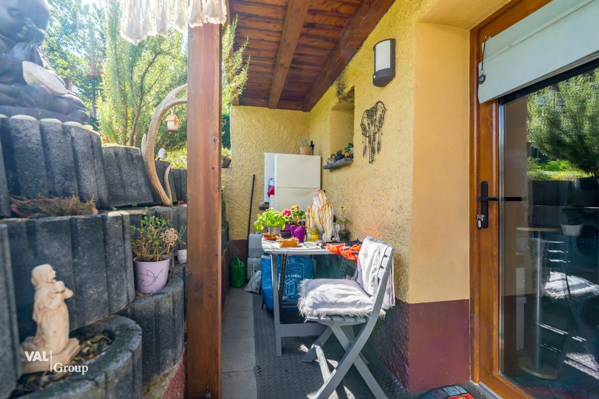 Charmant petit chalet avec un grand jardin, en plein cœur du village