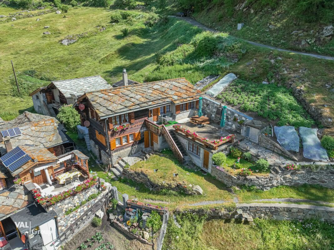 Appartement de 3,5 pièces dans un chalet alpin chaleureux