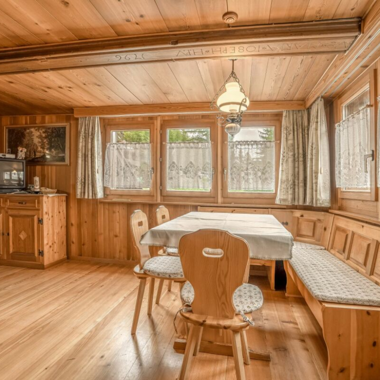Appartement de 3,5 pièces dans un chalet alpin chaleureux