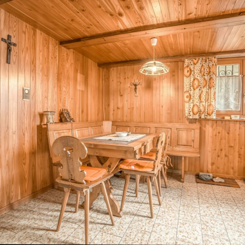Appartement de 3,5 pièces dans un chalet alpin chaleureux