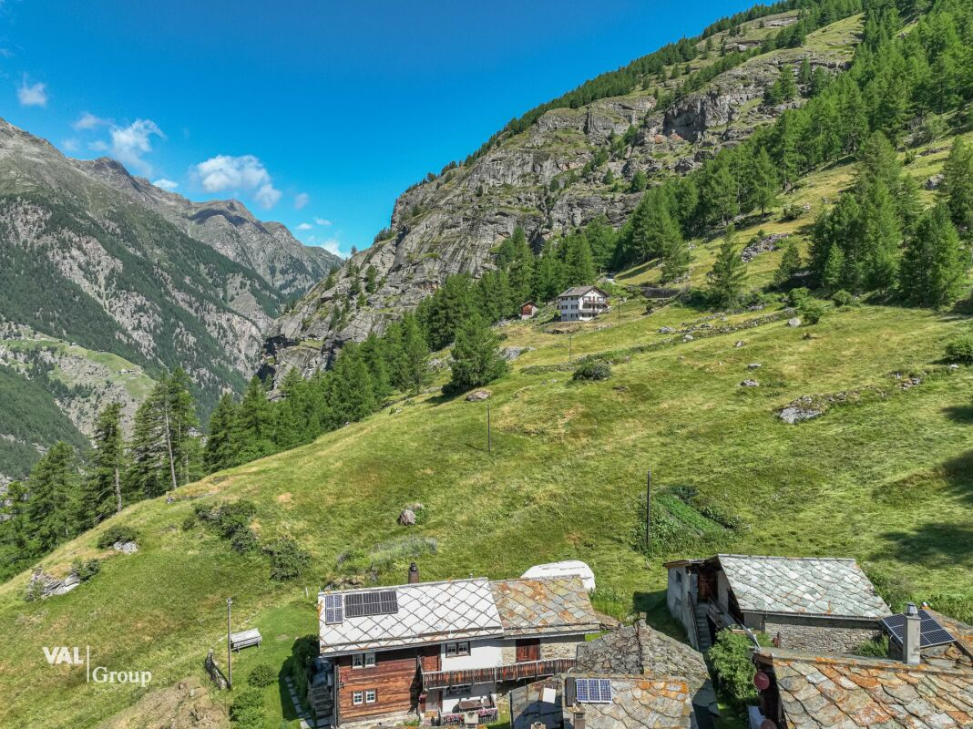 Appartement de 3,5 pièces dans un chalet alpin chaleureux
