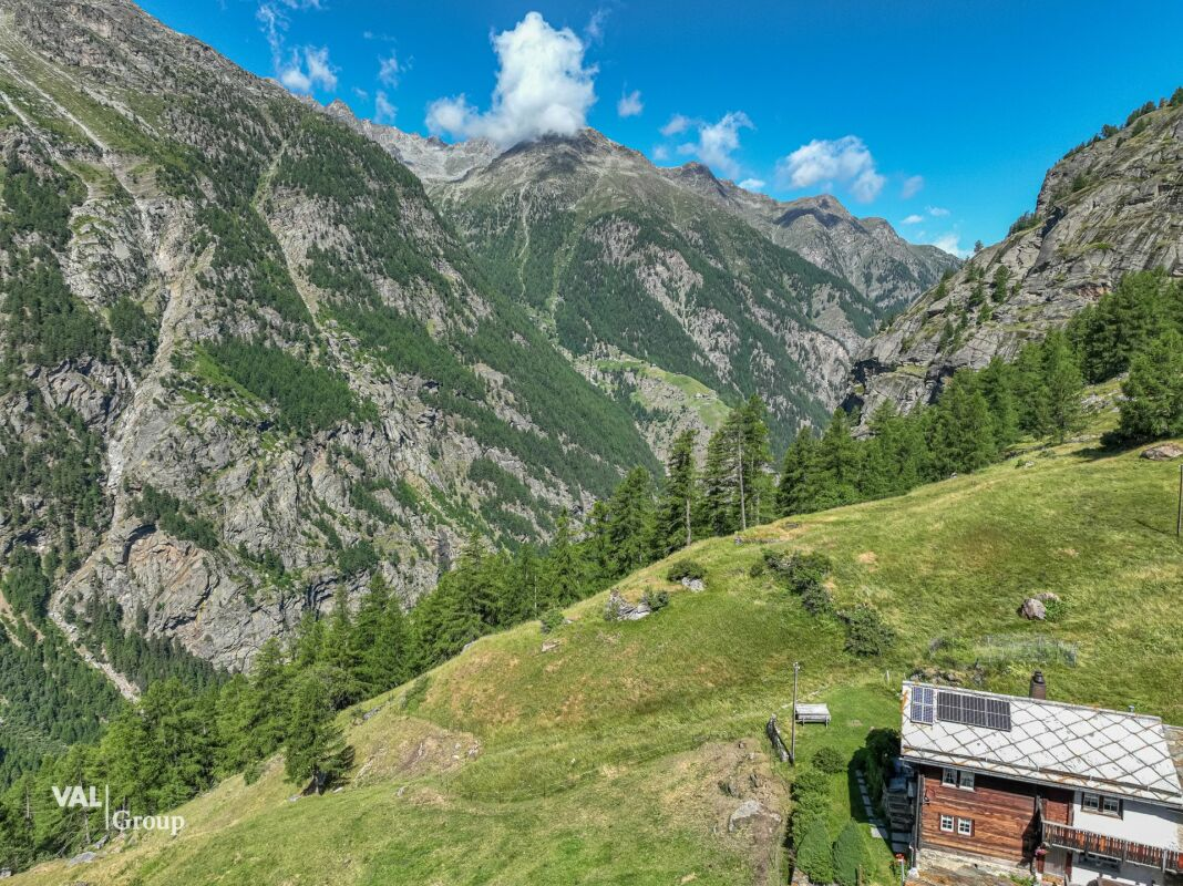 Appartement de 3,5 pièces dans un chalet alpin chaleureux