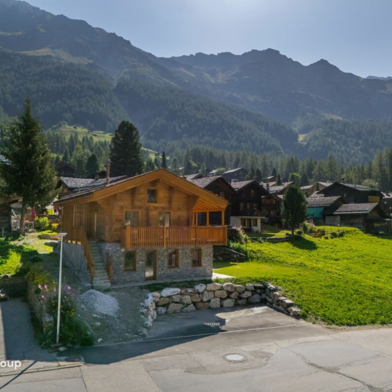 Un charmant chalet aux allures alpines dans un décor à couper le souffle