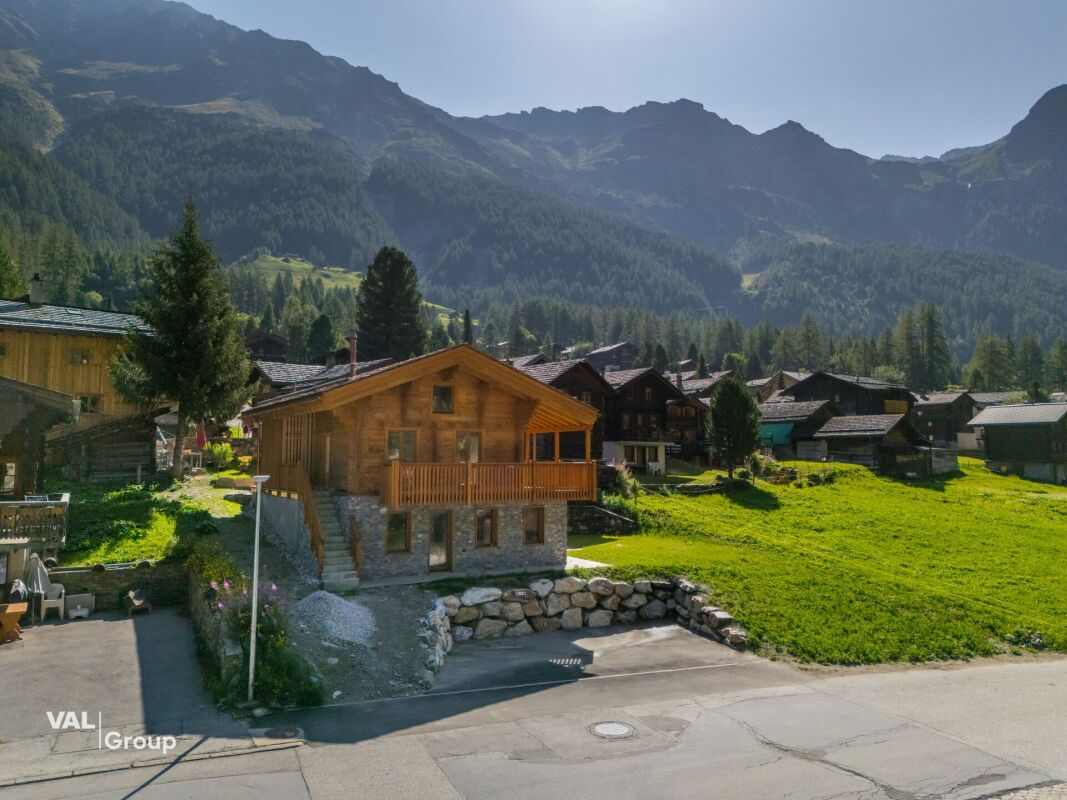 Un charmant chalet aux allures alpines dans un décor à couper le souffle